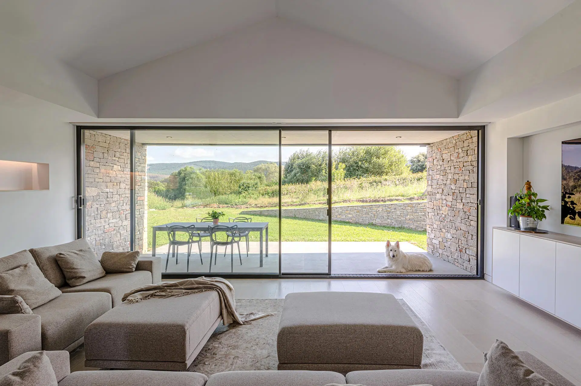 Interiores & Exteriores — Sierra RGC